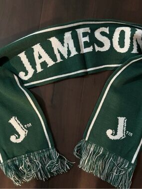 Jameson Irish whiskey Green & white Logo Knit Scarf new collectible